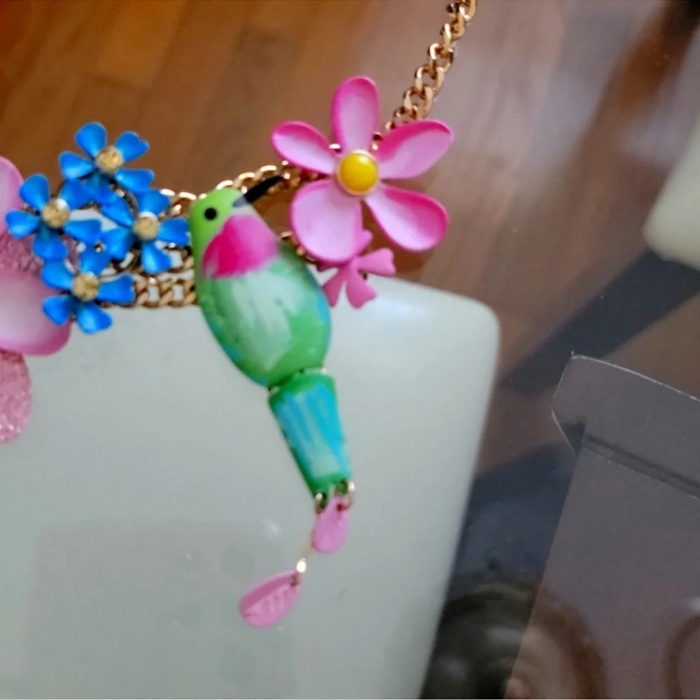 Betsey Johnson necklace - Picture 2 of 7